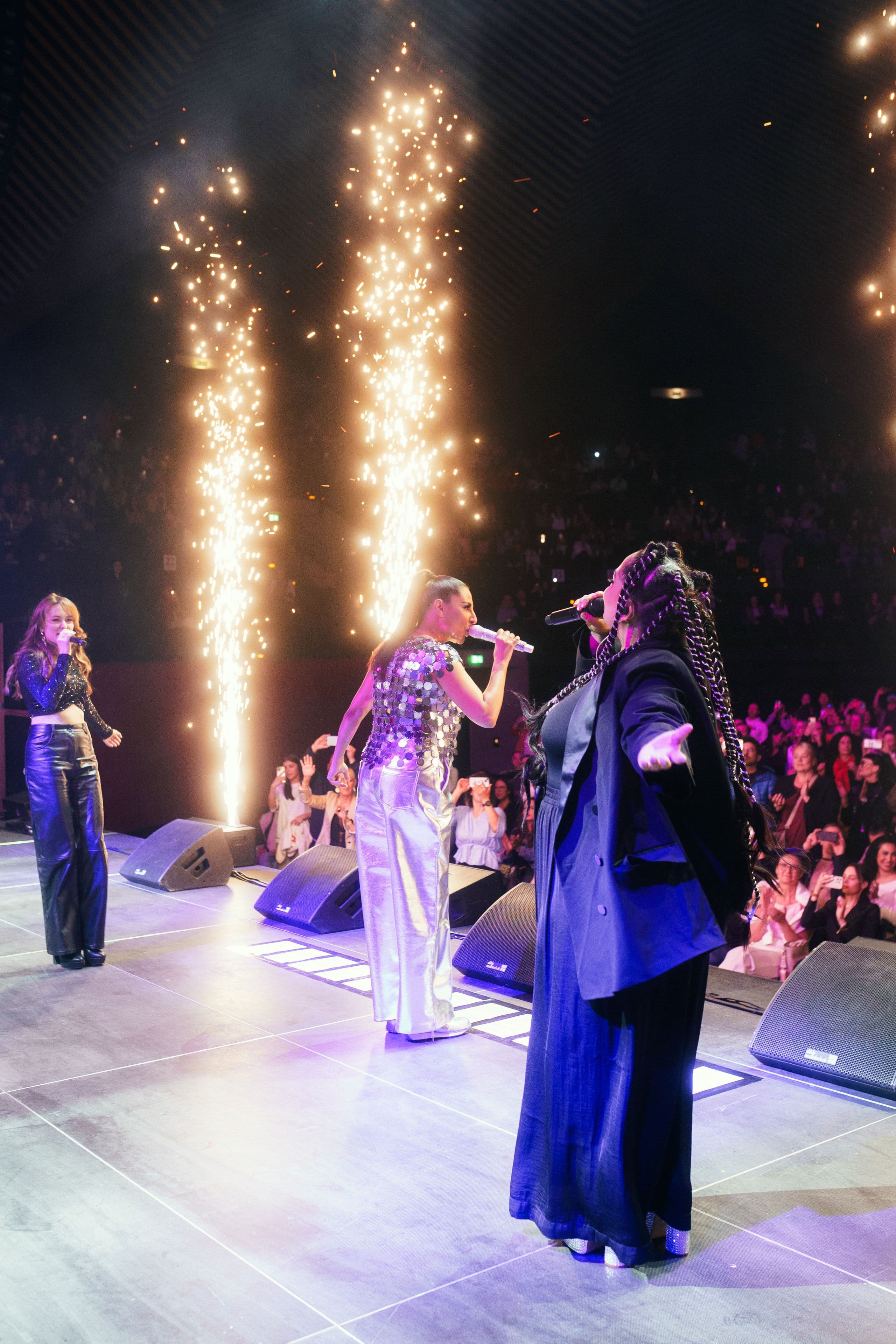 Backing Senna Pyro Buehne 4